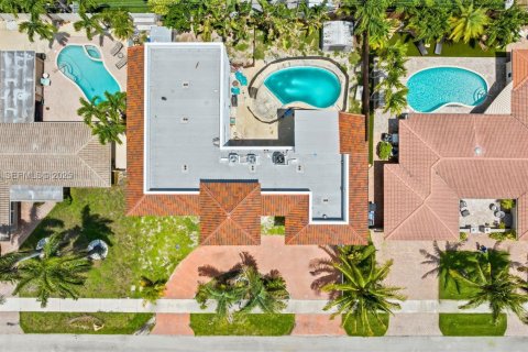 Casa en venta en Fort Lauderdale, Florida, 6 dormitorios, 413.14 m2 № 1982601 - foto 5
