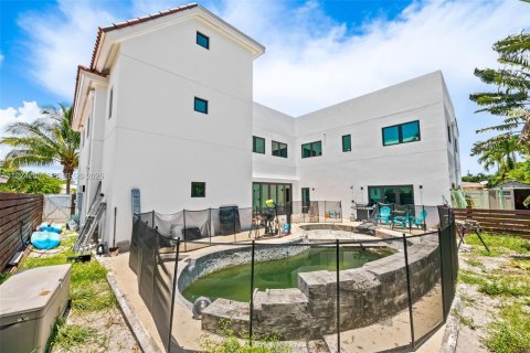 Casa en venta en Fort Lauderdale, Florida, 6 dormitorios, 413.14 m2 № 1982601 - foto 9