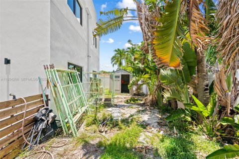 Casa en venta en Fort Lauderdale, Florida, 6 dormitorios, 413.14 m2 № 1982601 - foto 8