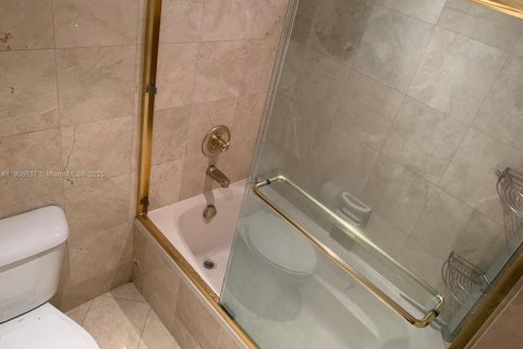 Copropriété à louer à Miami, Floride: 2 chambres, 111.48 m2 № 1965417 - photo 12