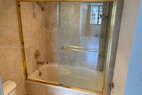 Copropriété à louer à Miami, Floride: 2 chambres, 111.48 m2 № 1965417 - photo 11