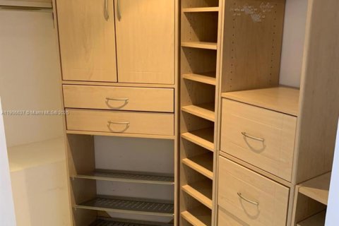 Copropriété à louer à Miami, Floride: 2 chambres, 111.48 m2 № 1965417 - photo 10