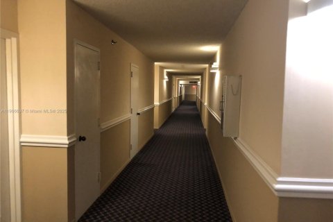 Copropriété à louer à Miami, Floride: 2 chambres, 111.48 m2 № 1965417 - photo 17