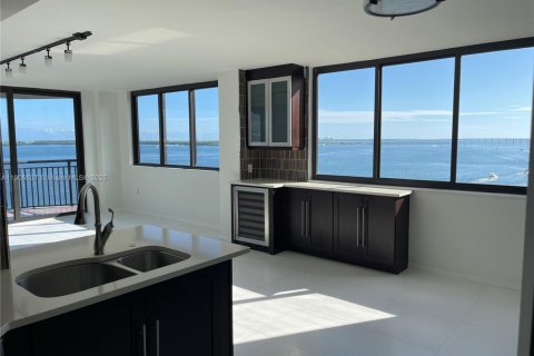 Copropriété à louer à Miami, Floride: 2 chambres, 111.48 m2 № 1965417 - photo 3