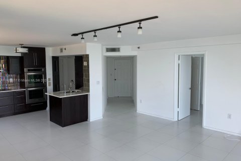Copropriété à louer à Miami, Floride: 2 chambres, 111.48 m2 № 1965417 - photo 4