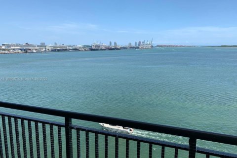 Copropriété à louer à Miami, Floride: 2 chambres, 111.48 m2 № 1965417 - photo 2