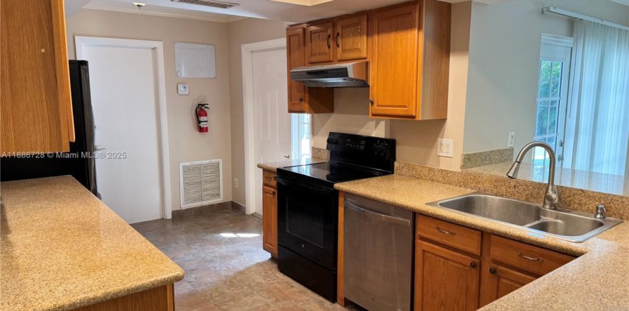 House in Fort Lauderdale, Florida 3 bedrooms, 127.65 sq.m. № 1933486