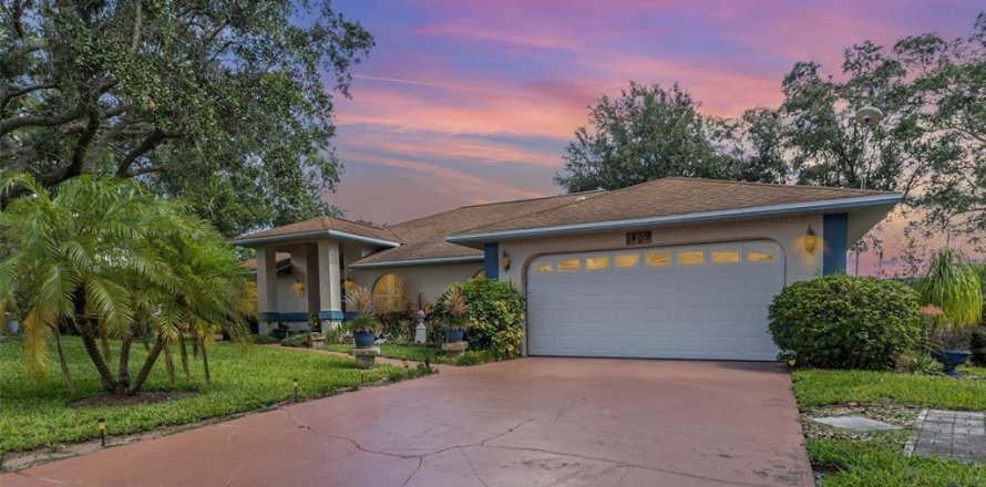 House in Lake Wales, Florida 3 bedrooms, 183.39 sq.m. № 1884982