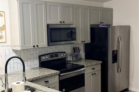 Villa ou maison à vendre à Pompano Beach, Floride: 3 chambres, 126.81 m2 № 2415967 - photo 12