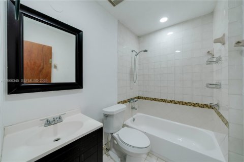 Casa en venta en Miami, Florida, 2 dormitorios, 107.58 m2 № 2028133 - foto 15