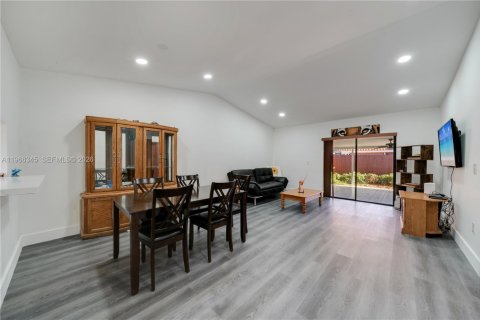 Casa en venta en Miami, Florida, 2 dormitorios, 107.58 m2 № 2028133 - foto 6