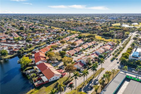 Casa en venta en Miami, Florida, 2 dormitorios, 107.58 m2 № 2028133 - foto 21