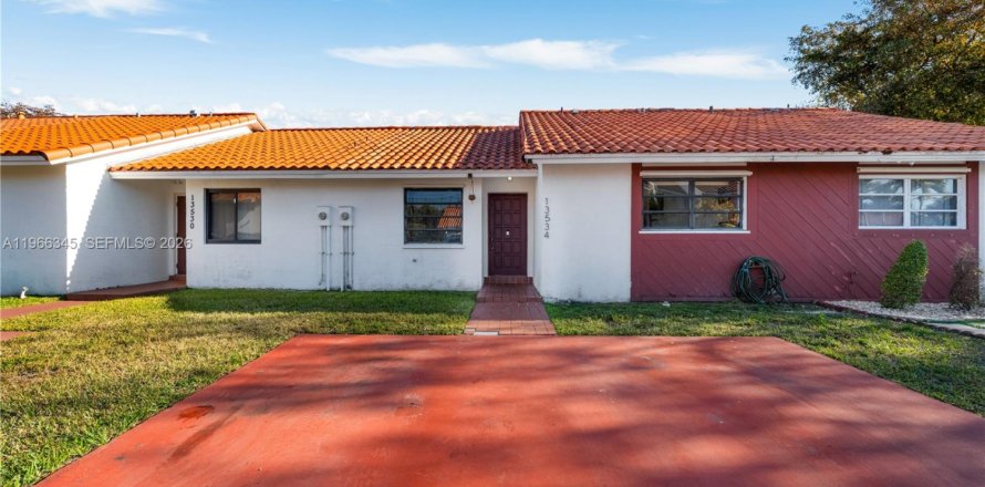 Casa en Miami, Florida 2 dormitorios, 107.58 m2 № 2028133