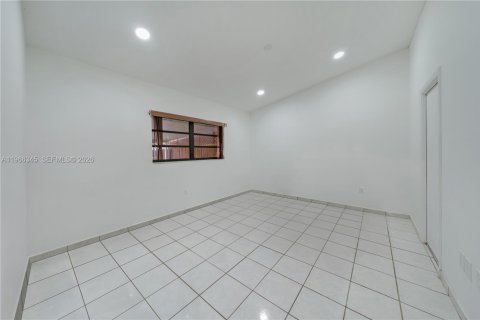 Casa en venta en Miami, Florida, 2 dormitorios, 107.58 m2 № 2028133 - foto 11