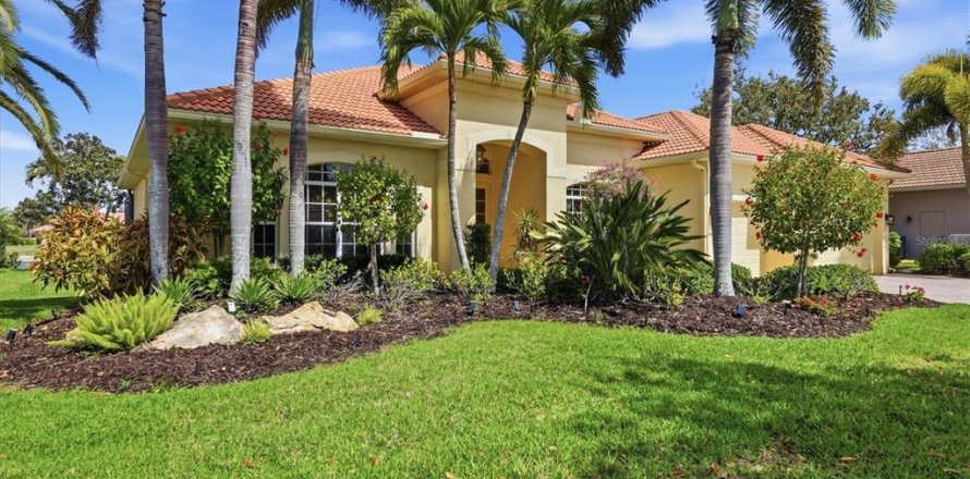 House in Venice, Florida 4 bedrooms, 288.18 sq.m. № 2202437