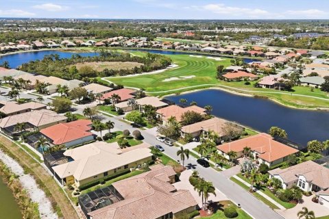 House in Venice, Florida 4 bedrooms, 288.18 sq.m. № 2202437 - photo 6
