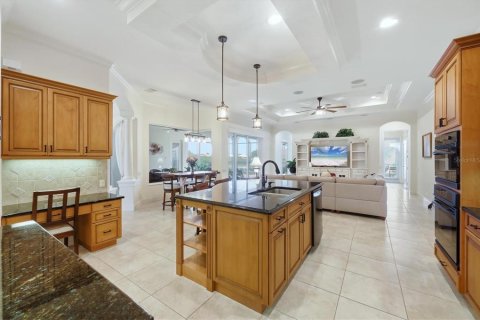 House in Venice, Florida 4 bedrooms, 288.18 sq.m. № 2202437 - photo 18
