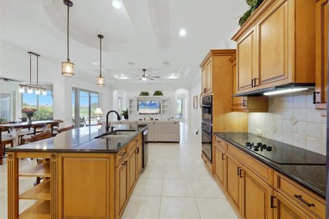 House in Venice, Florida 4 bedrooms, 288.18 sq.m. № 2202437 - photo 19