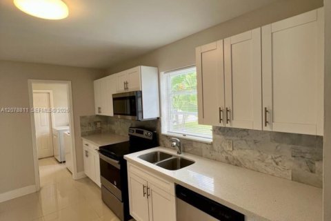 Villa ou maison à vendre à Fort Lauderdale, Floride: 2 chambres, 147.34 m2 № 2328973 - photo 28