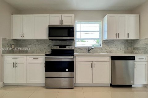 Villa ou maison à vendre à Fort Lauderdale, Floride: 2 chambres, 147.34 m2 № 2328973 - photo 24