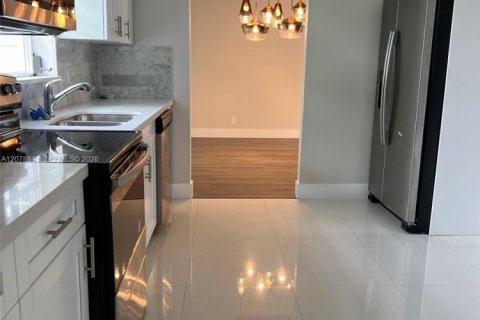 Villa ou maison à vendre à Fort Lauderdale, Floride: 2 chambres, 147.34 m2 № 2328973 - photo 27