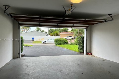 Villa ou maison à vendre à Fort Lauderdale, Floride: 2 chambres, 147.34 m2 № 2328973 - photo 13