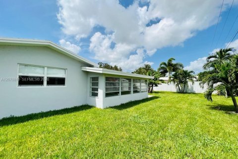 Villa ou maison à vendre à Fort Lauderdale, Floride: 2 chambres, 147.34 m2 № 2328973 - photo 9