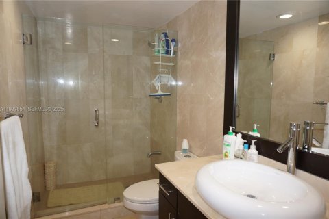 Condo in Sunny Isles Beach, Florida, 2 bedrooms  № 1991456 - photo 17