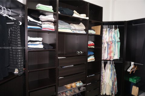 Condo in Sunny Isles Beach, Florida, 2 bedrooms  № 1991456 - photo 24