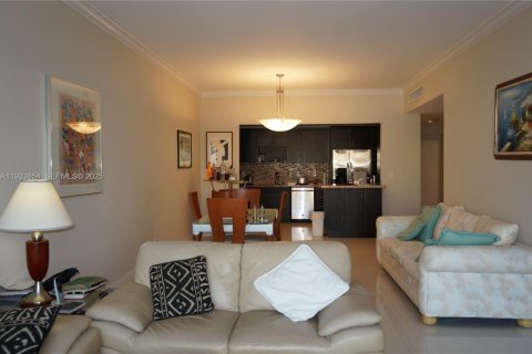 Condo in Sunny Isles Beach, Florida, 2 bedrooms  № 1991456 - photo 6
