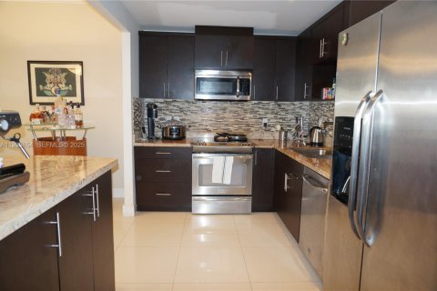 Condo in Sunny Isles Beach, Florida, 2 bedrooms  № 1991456 - photo 12