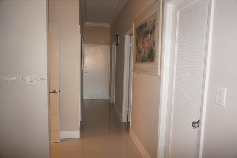 Condo in Sunny Isles Beach, Florida, 2 bedrooms  № 1991456 - photo 21