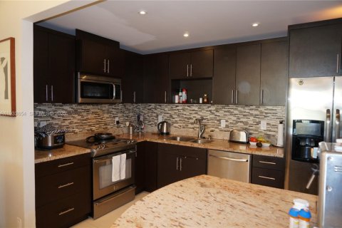 Condo in Sunny Isles Beach, Florida, 2 bedrooms  № 1991456 - photo 8