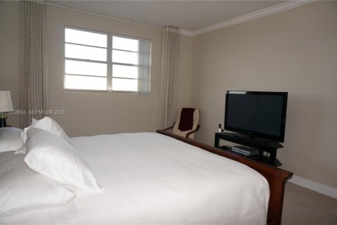 Condo in Sunny Isles Beach, Florida, 2 bedrooms  № 1991456 - photo 19