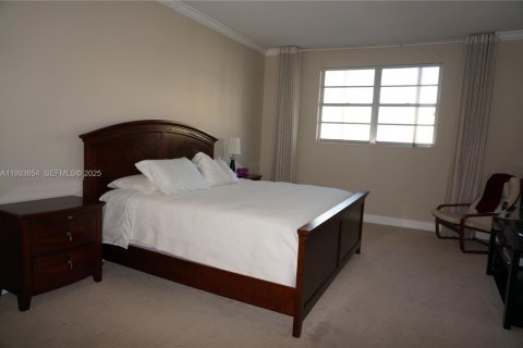 Condo in Sunny Isles Beach, Florida, 2 bedrooms  № 1991456 - photo 18