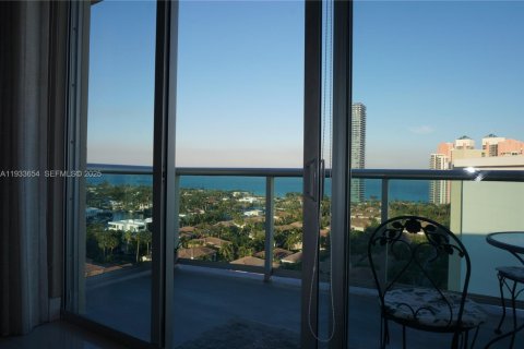 Condo in Sunny Isles Beach, Florida, 2 bedrooms  № 1991456 - photo 2