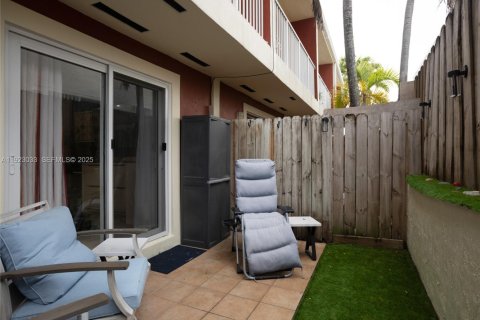 Townhouse in Miami, Florida 2 bedrooms, 83.61 sq.m. № 2055526 - photo 18
