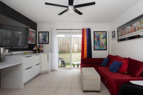 Townhouse in Miami, Florida 2 bedrooms, 83.61 sq.m. № 2055526 - photo 4