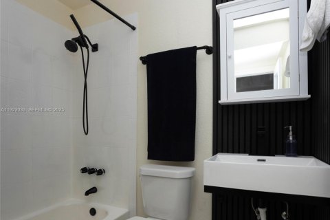 Townhouse in Miami, Florida 2 bedrooms, 83.61 sq.m. № 2055526 - photo 29