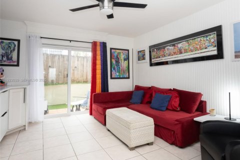 Townhouse in Miami, Florida 2 bedrooms, 83.61 sq.m. № 2055526 - photo 3