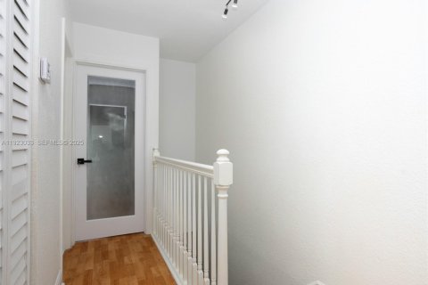 Townhouse in Miami, Florida 2 bedrooms, 83.61 sq.m. № 2055526 - photo 24