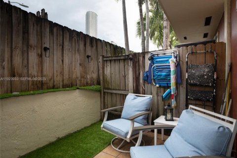 Townhouse in Miami, Florida 2 bedrooms, 83.61 sq.m. № 2055526 - photo 19