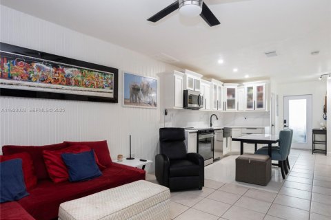 Townhouse in Miami, Florida 2 bedrooms, 83.61 sq.m. № 2055526 - photo 5