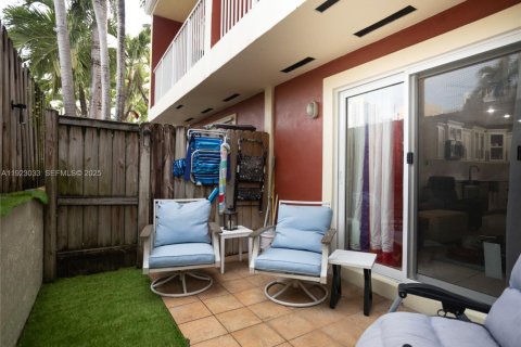 Townhouse in Miami, Florida 2 bedrooms, 83.61 sq.m. № 2055526 - photo 17