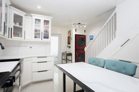 Townhouse in Miami, Florida 2 bedrooms, 83.61 sq.m. № 2055526 - photo 11