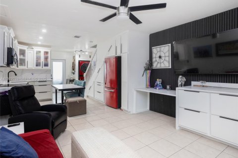 Townhouse in Miami, Florida 2 bedrooms, 83.61 sq.m. № 2055526