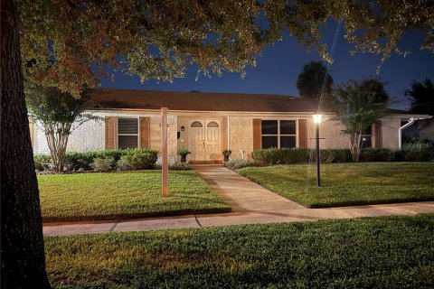 Villa ou maison à vendre à Orlando, Floride: 4 chambres, 199.93 m2 № 2220451 - photo 2