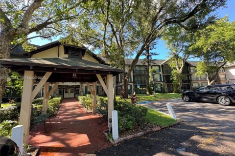 Condominio en venta en Lauderhill, Florida, 1 dormitorio, 74.32 m2 № 2031708 - foto 3
