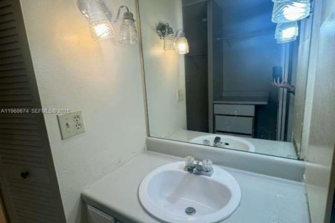 Condominio en venta en Lauderhill, Florida, 1 dormitorio, 74.32 m2 № 2031708 - foto 23