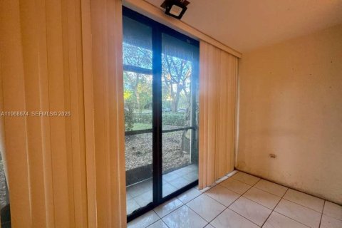 Condominio en venta en Lauderhill, Florida, 1 dormitorio, 74.32 m2 № 2031708 - foto 10